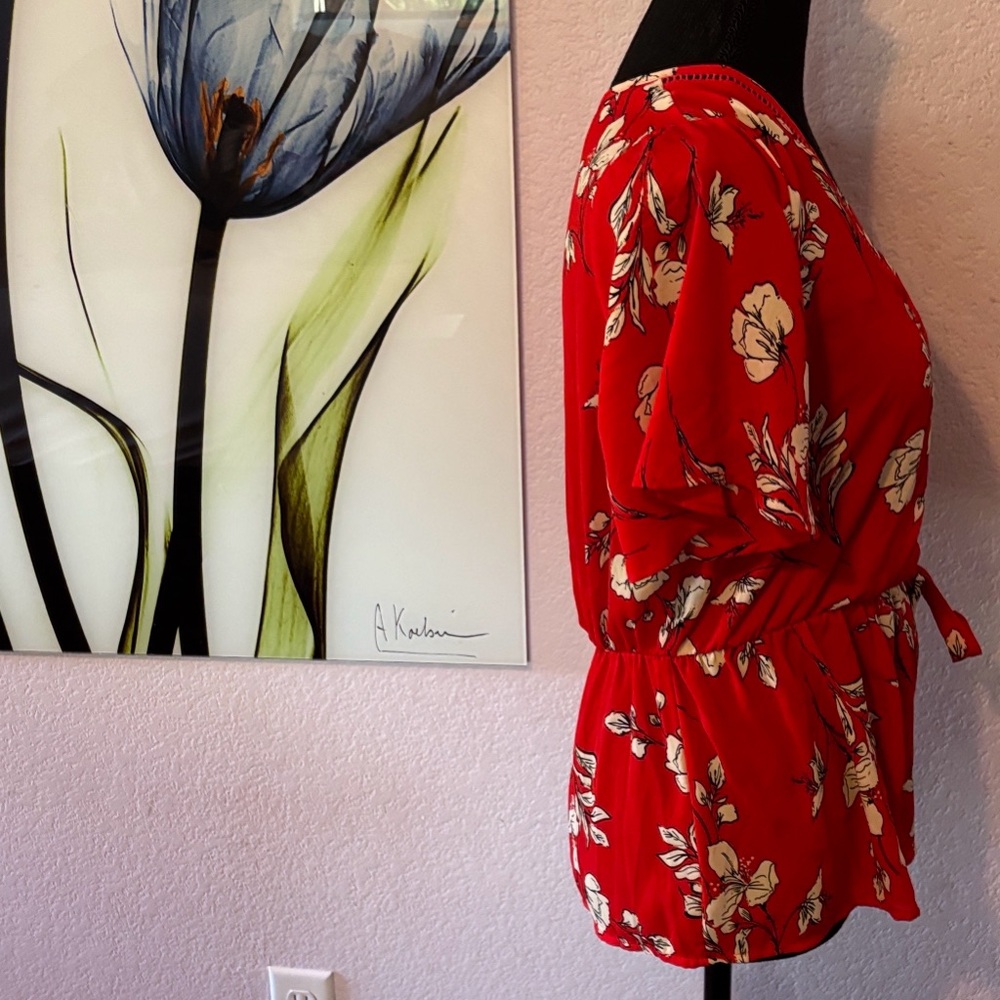 Must bundle Women’s blouse shirt size small - Picture 3 of 6